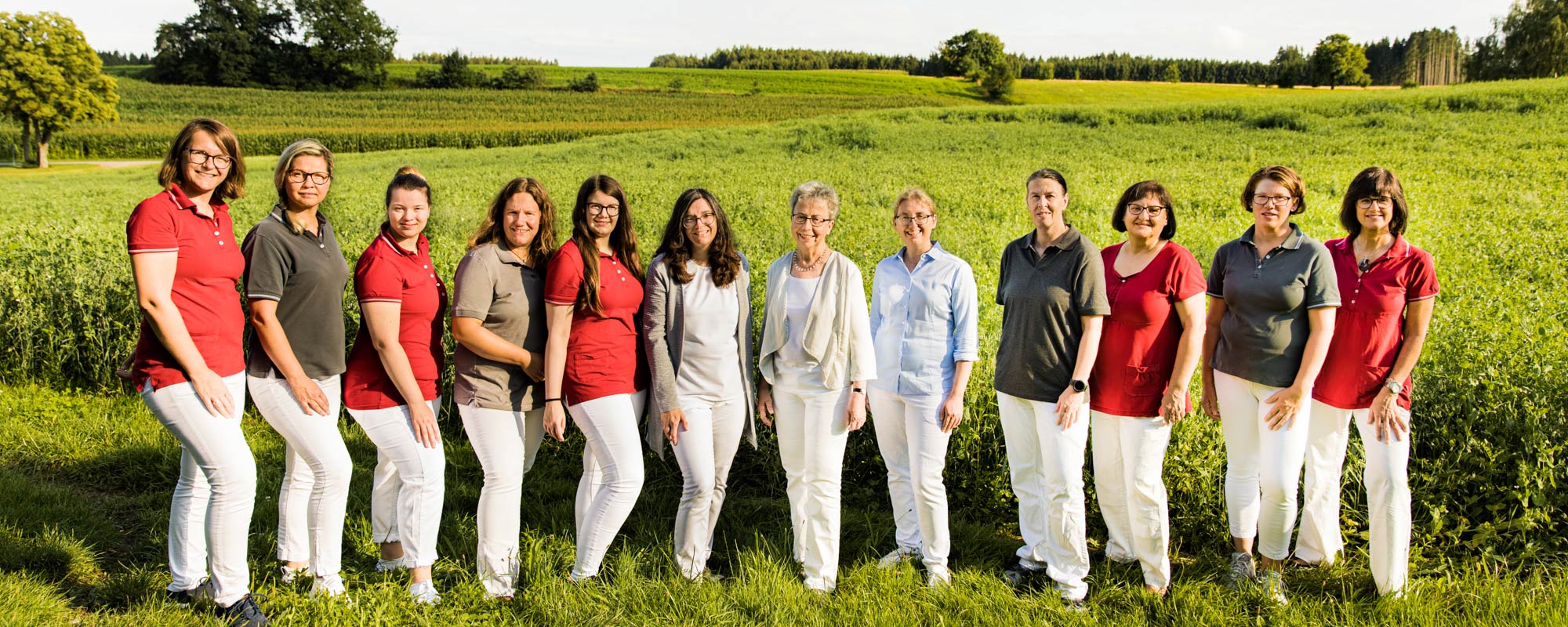 Unsere Ärztinnen mit Team